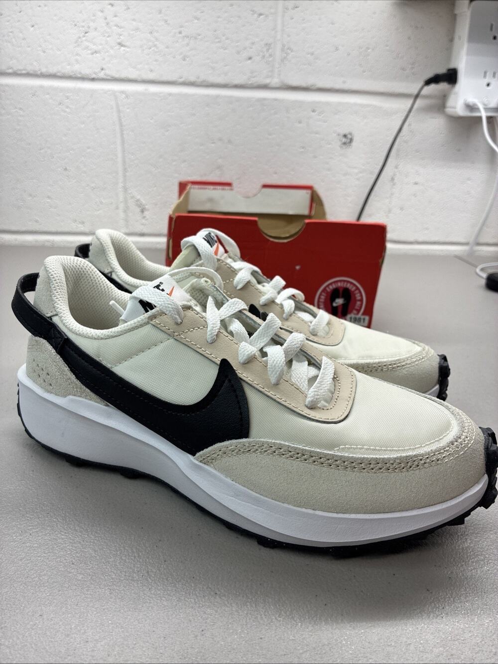 Nike Waffle Debut Sanddrift White Black Running Sneakers DH9523-102 Womens SZ 7